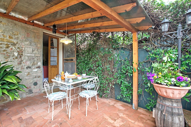Francigena Pergola Apartment Shared Pool