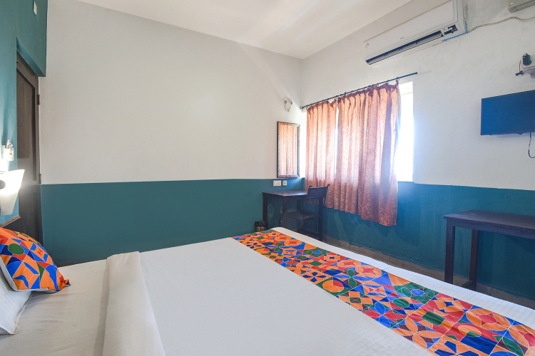 FabExpress Paradise Inn III
