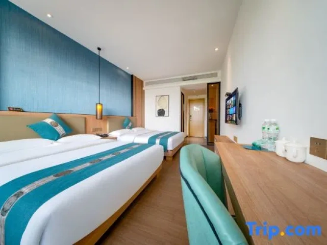 Classic Twin room with lake view