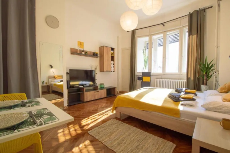 Pavla Papa Studio - Bright & central