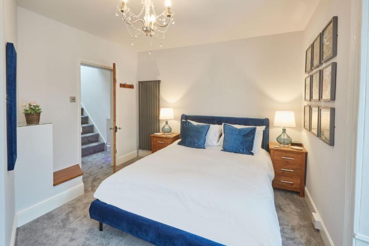 4 Bedrooms Cottage