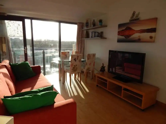 Riverside 1 Bedroom Central Flat