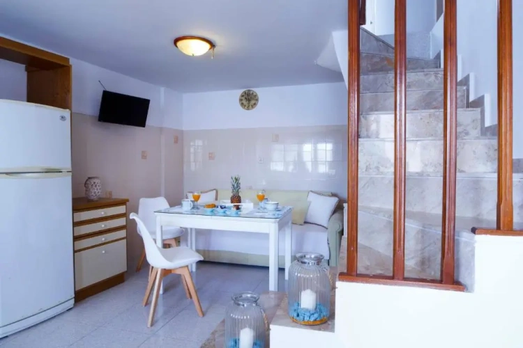 4 Bedrooms Cottage
