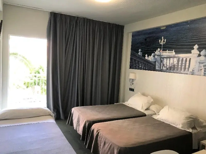 Standard Triple room with balcony