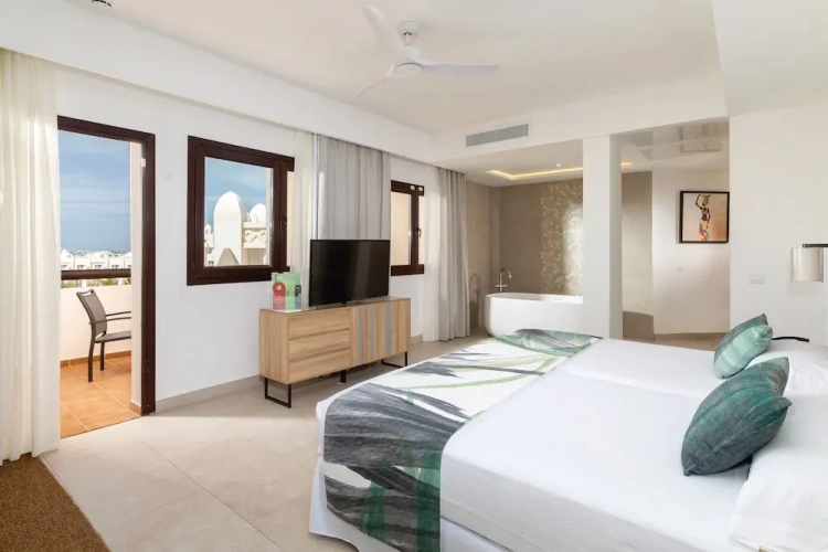 Suite with balcony