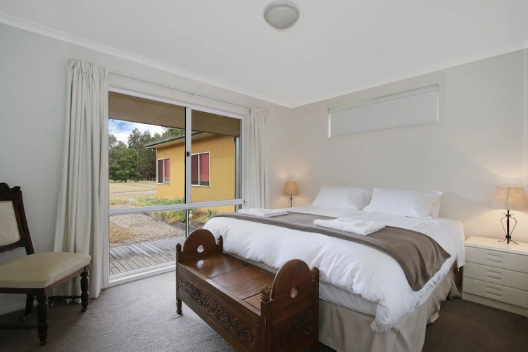 Feathertop Views and Dorm
