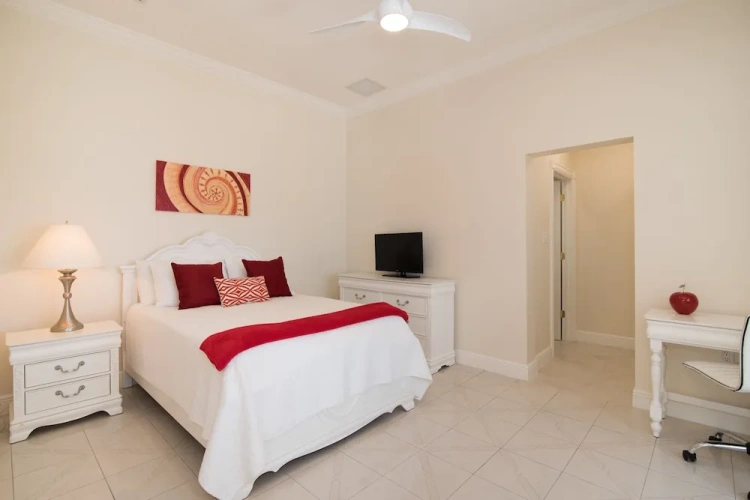 6 Bedrooms Luxury Villa with balcony and beachfront