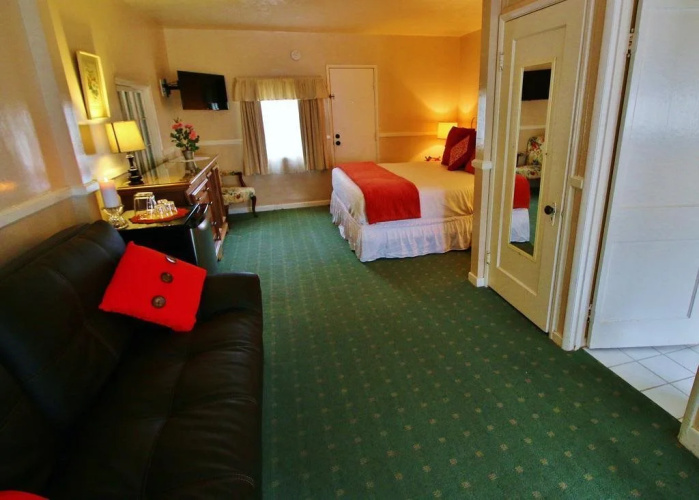 Carmel Green Lantern Inn
