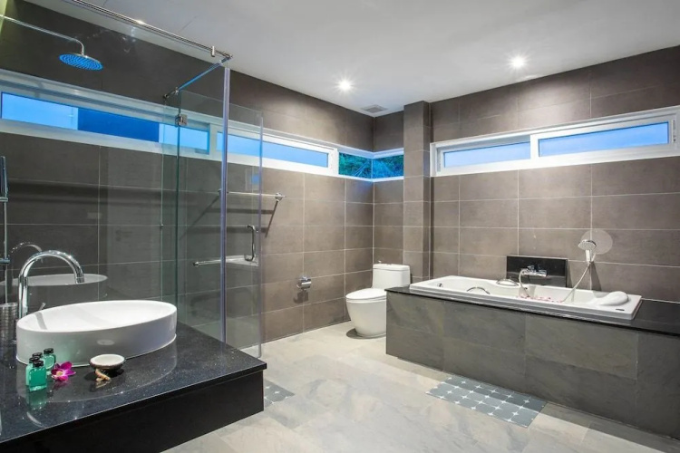Elegant Designer 4BR Pool Villa Skylight