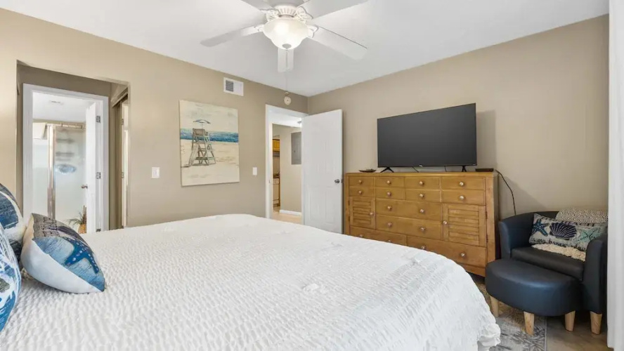 Coastal Clipper Charming 2 Bdr, Walk to Beach!