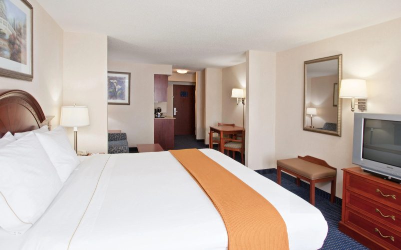Holiday Inn Express Hotel & Suites Cleveland - Richfield by IHG