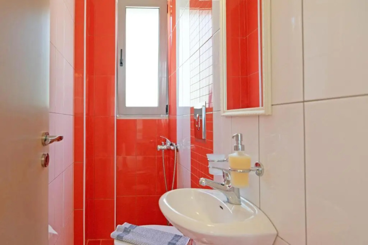 Evgoro Luxury Suites