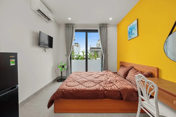 Saluton House