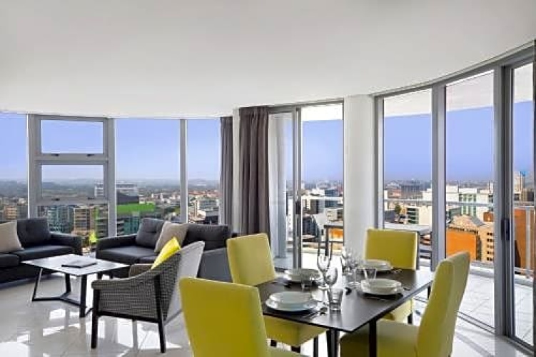 3 Bedrooms Apartment