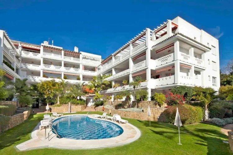 3 Bedrooms Apartment