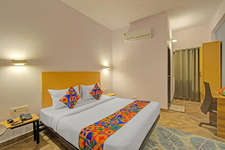 Fabhotel The Vibe