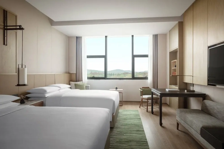 Standard Quadruple Club room