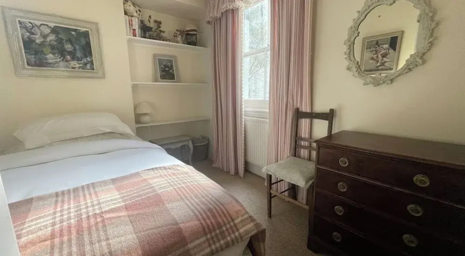 Second nest Chelsea