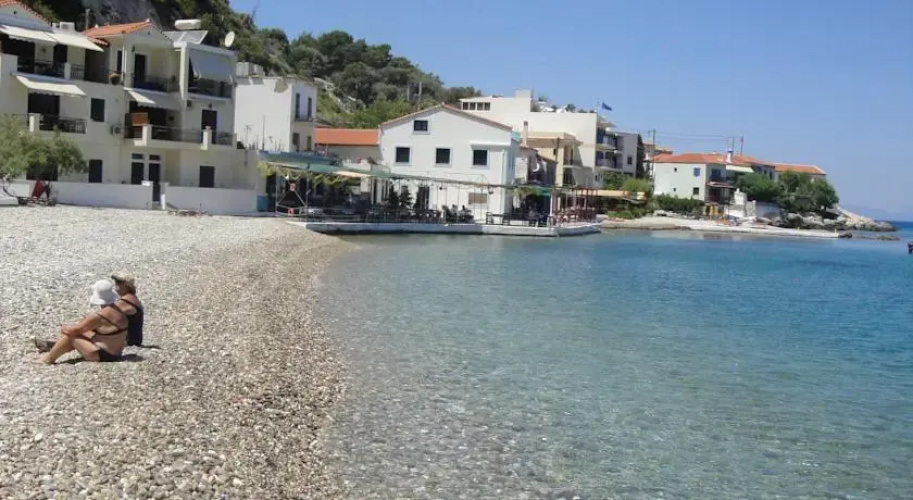 Avlakia Beach Studios & Apartments