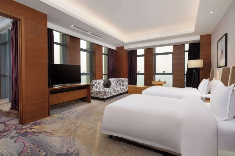 Quadruple Family Suite
