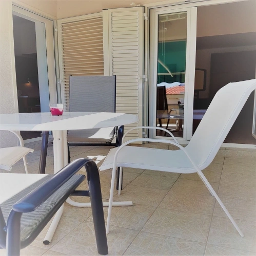 3 Bedrooms Apartment beachfront