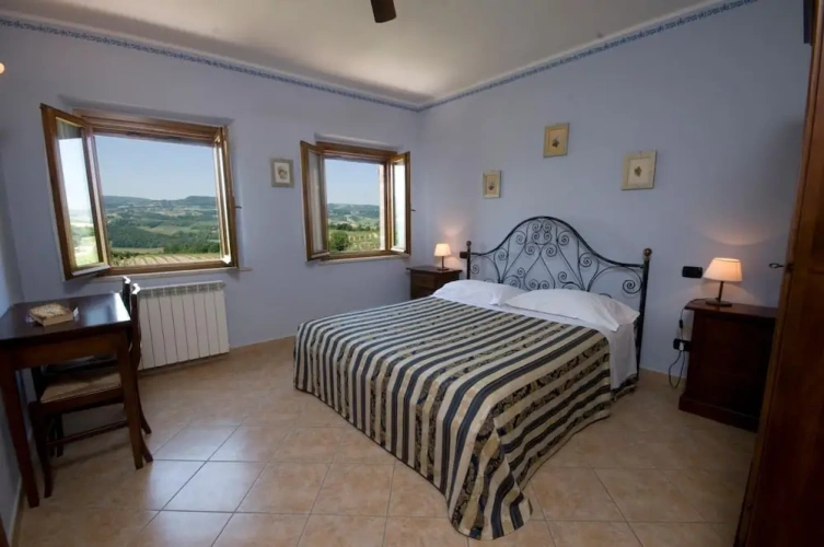 5 Bedrooms Apartment