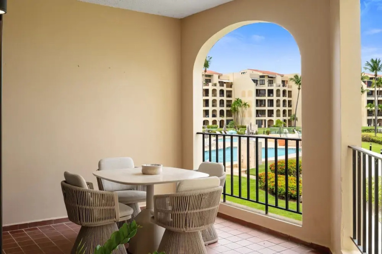 Beachfront Paradise 2BR Crescent Beach Seaside