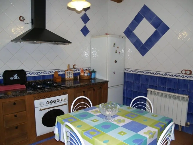 5 Bedrooms Cottage