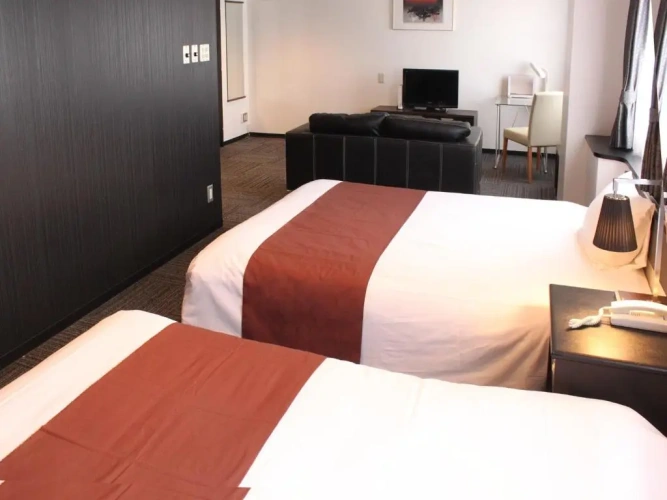 Suite with city view