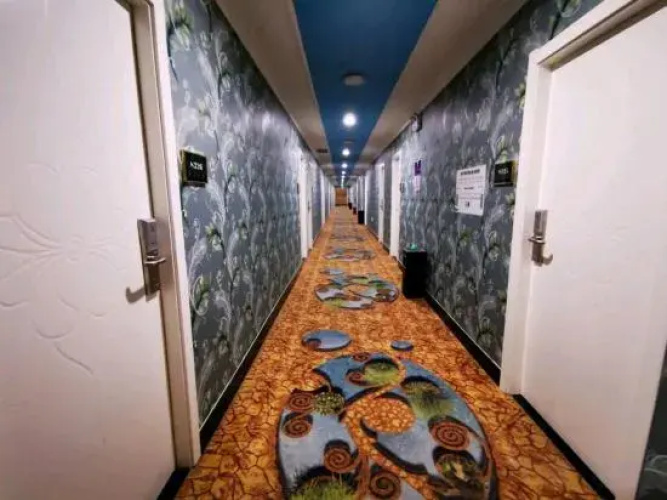 Urumqi Xinhuashun Hotel
