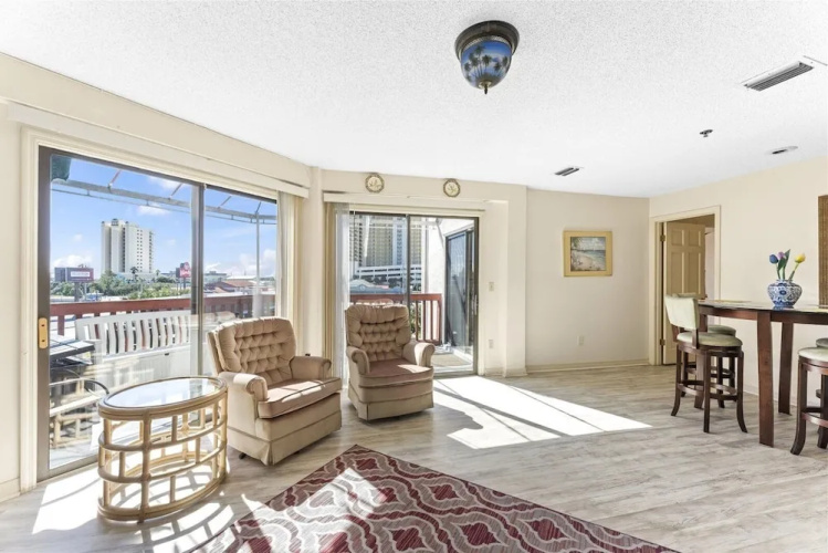 1302b St Thomas Square