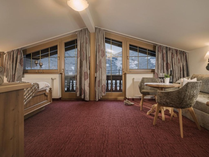 Suite with mountain view