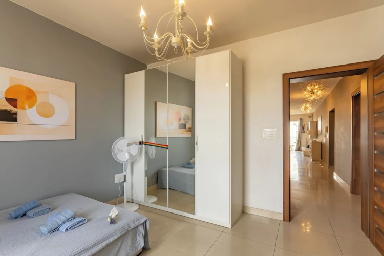 Modern and Comfortable Apart Savoy Garden