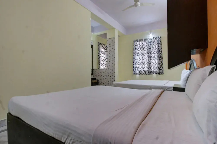 SPOT ON 39787 Radha Krishna Deluxe Lodge