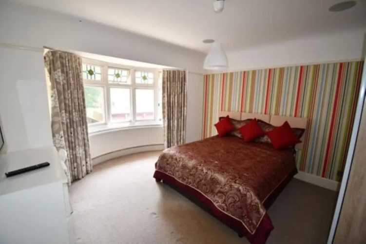 5 Bedrooms Classic Villa