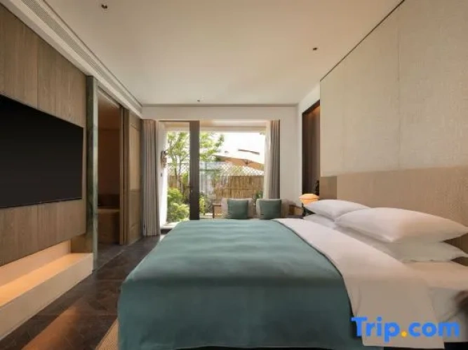 Deluxe Double room with view