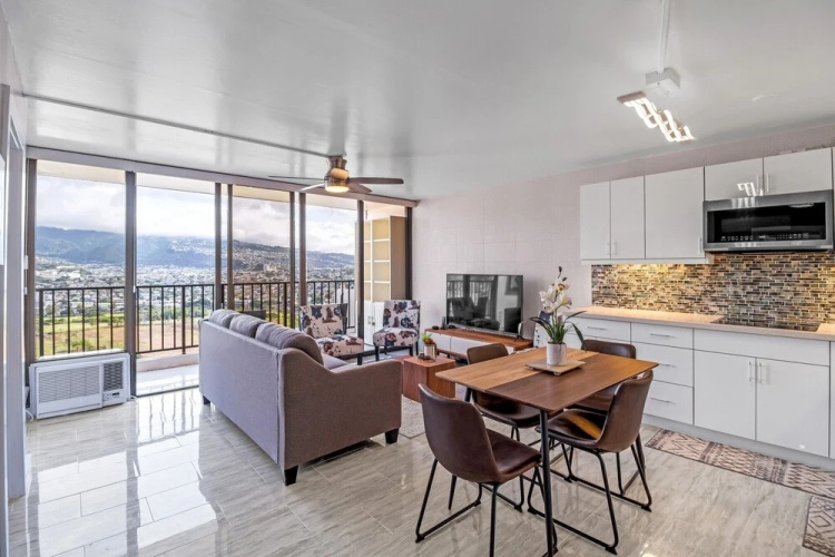 Newly Remodeled - 30th Floor Suite with EPIC Mountain Views