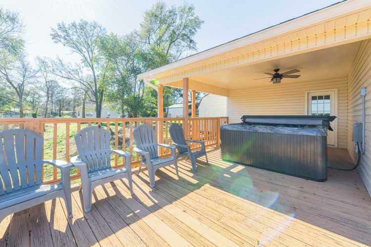 Private Dock & Hot Tub: Lakefront Eufaula Escape