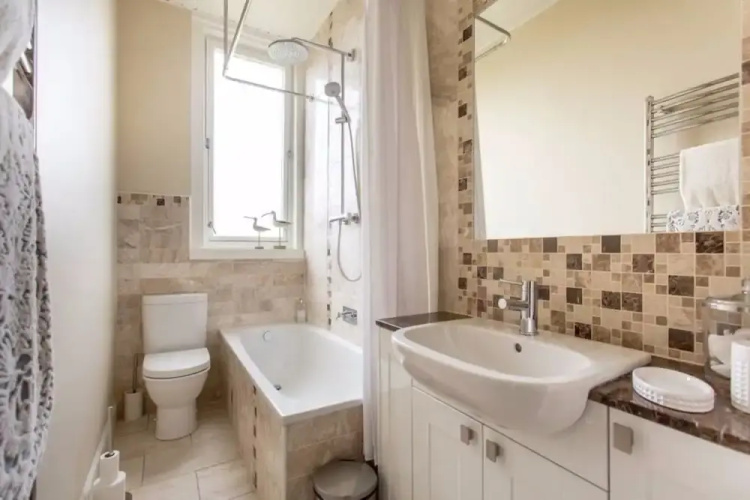 Central 2 Bedroom Flat With Castle View Sleeps 4