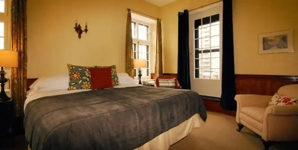 Suite with balcony