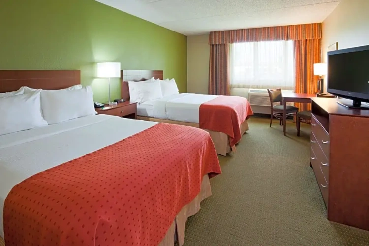 Premium Quadruple room with pool view