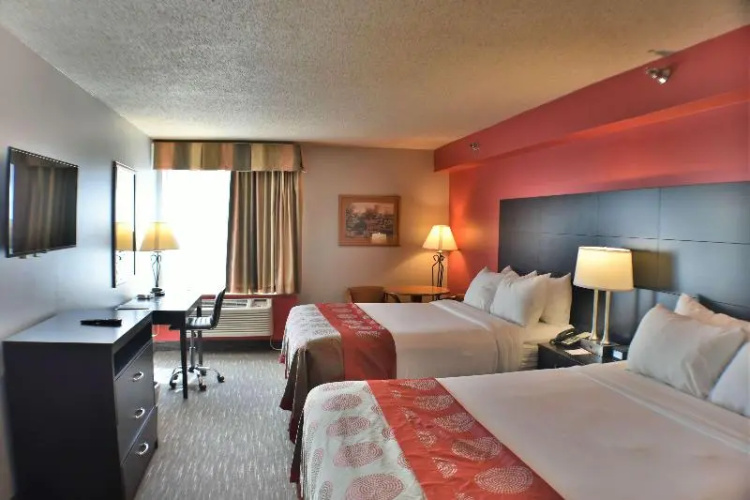 Ramada by Wyndham Sioux Falls Arpt & Suites