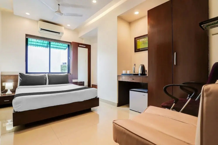 Blissful Stays at Ramdaspeth Downtown