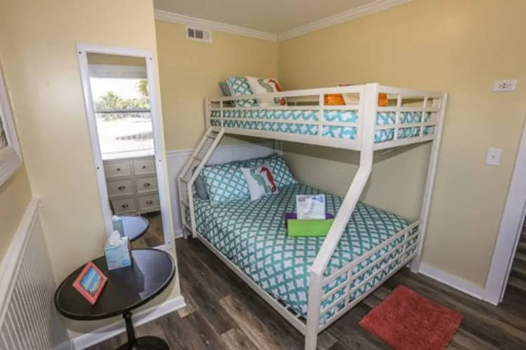 2518 Estero