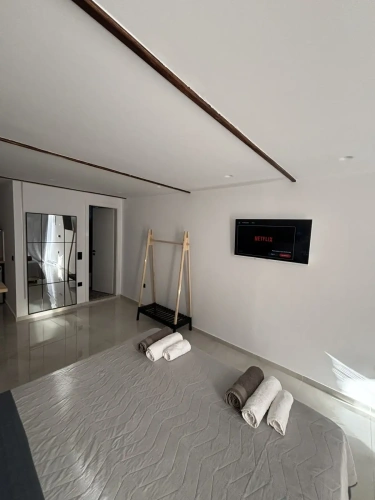 Deluxe Studio