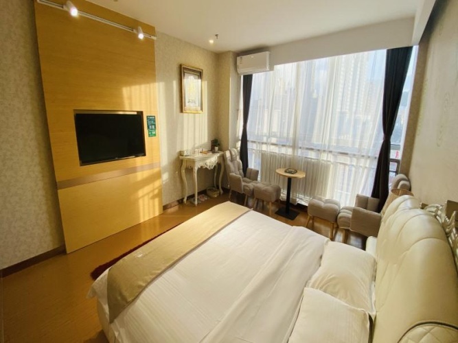 Deluxe Suite