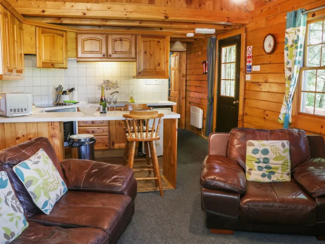 Hollies Lodge