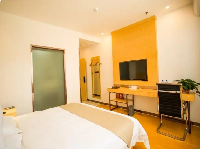 Standard Double room with street view