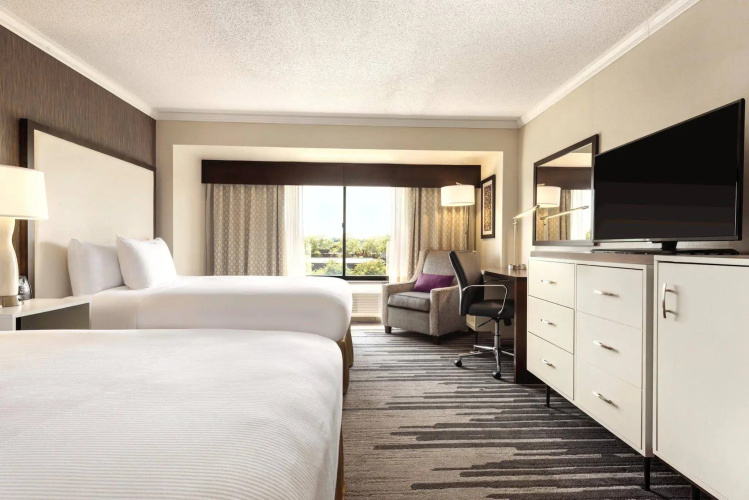 DoubleTree by Hilton Milwaukee - Brookfield