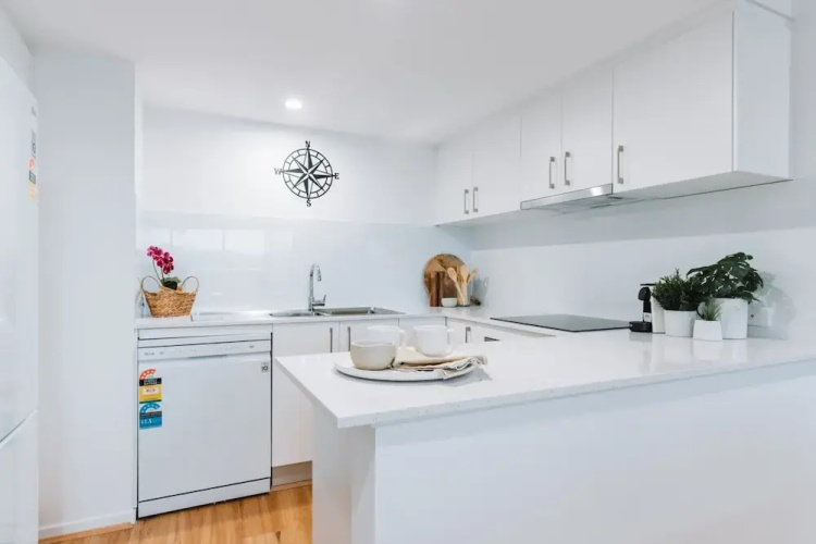Lakeside 3-bed Apartment With Jacuzzi